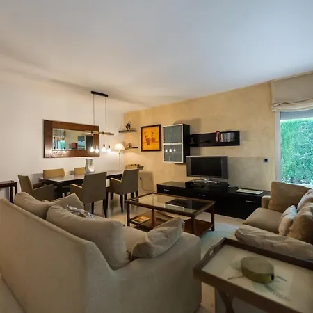 Apartment Ground Floor With Garden A Few Meters From The Sea *