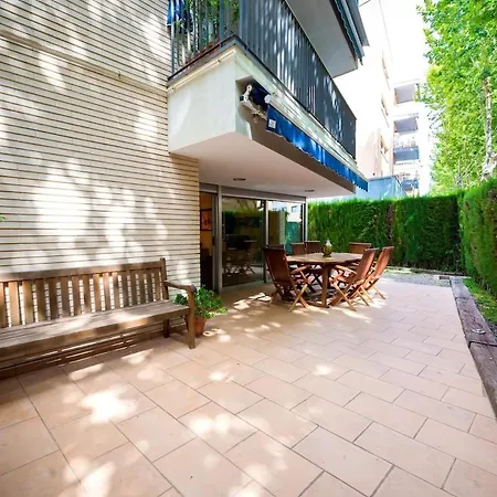 Apartment Ground Floor With Garden A Few Meters From The Sea *